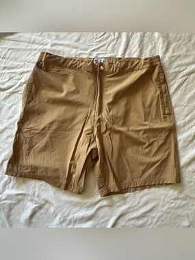 EUC Men's Bermie's Khaki Golf Performance Shorts--sx XL